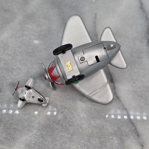 Vintage 1996 Santa Airplane Longs Ornament + 1997 Hallmark Pursuit Christmas Lot - Picture 8 of 16